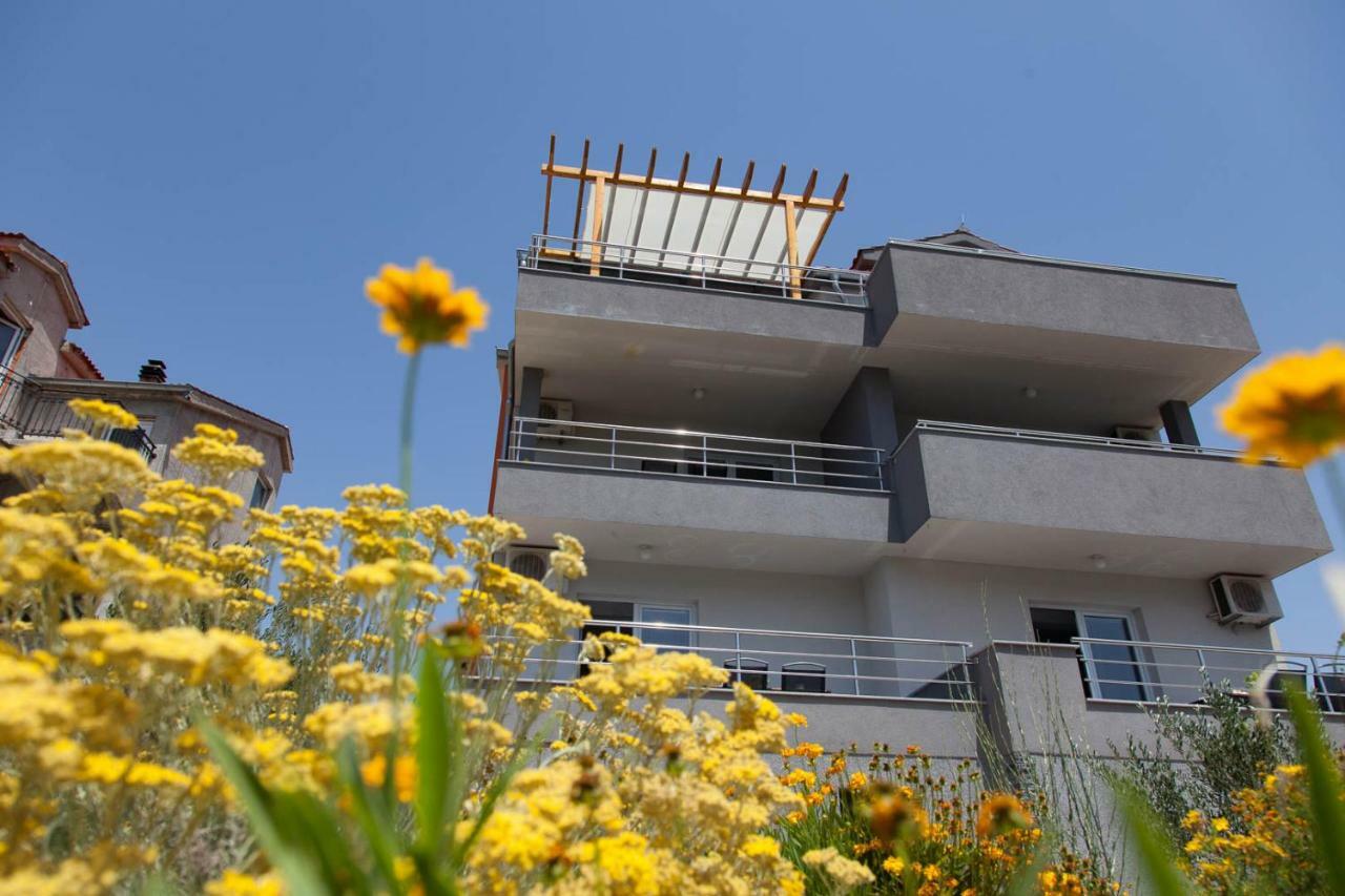 Apartments Timbar Grebastica Bagian luar foto