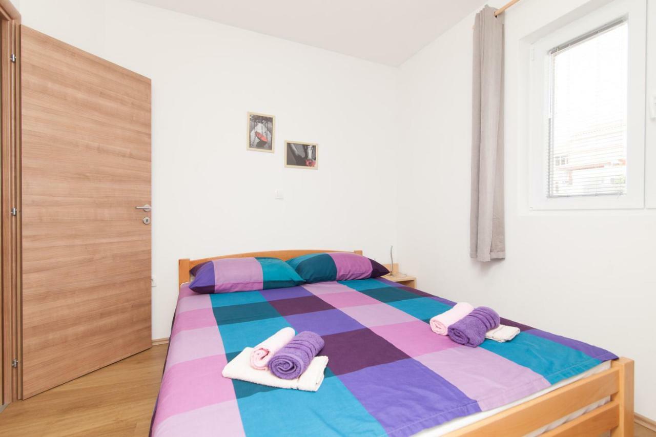 Apartments Timbar Grebastica Bagian luar foto