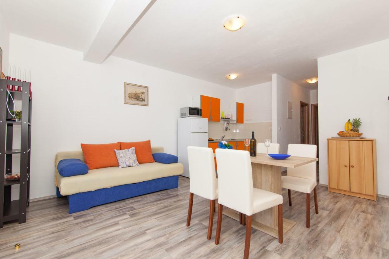 Apartments Timbar Grebastica Bagian luar foto