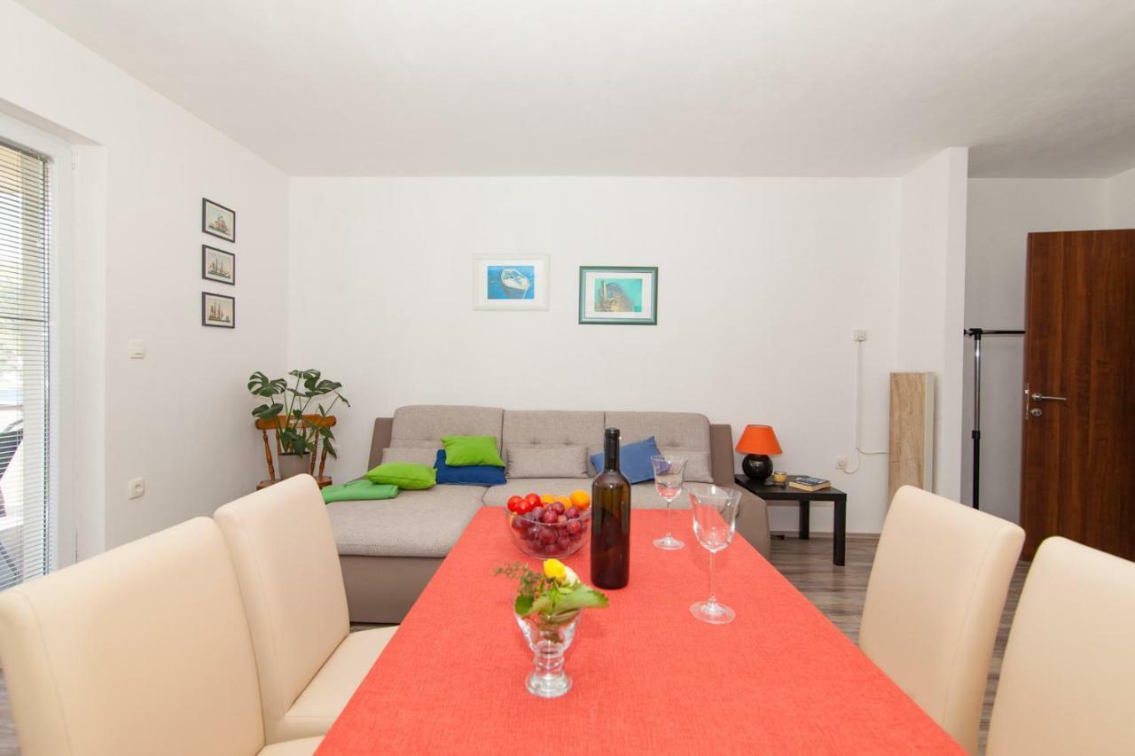 Apartments Timbar Grebastica Bagian luar foto