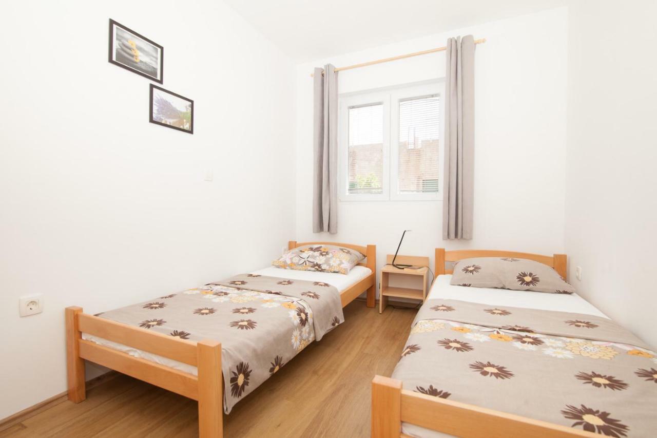 Apartments Timbar Grebastica Bagian luar foto