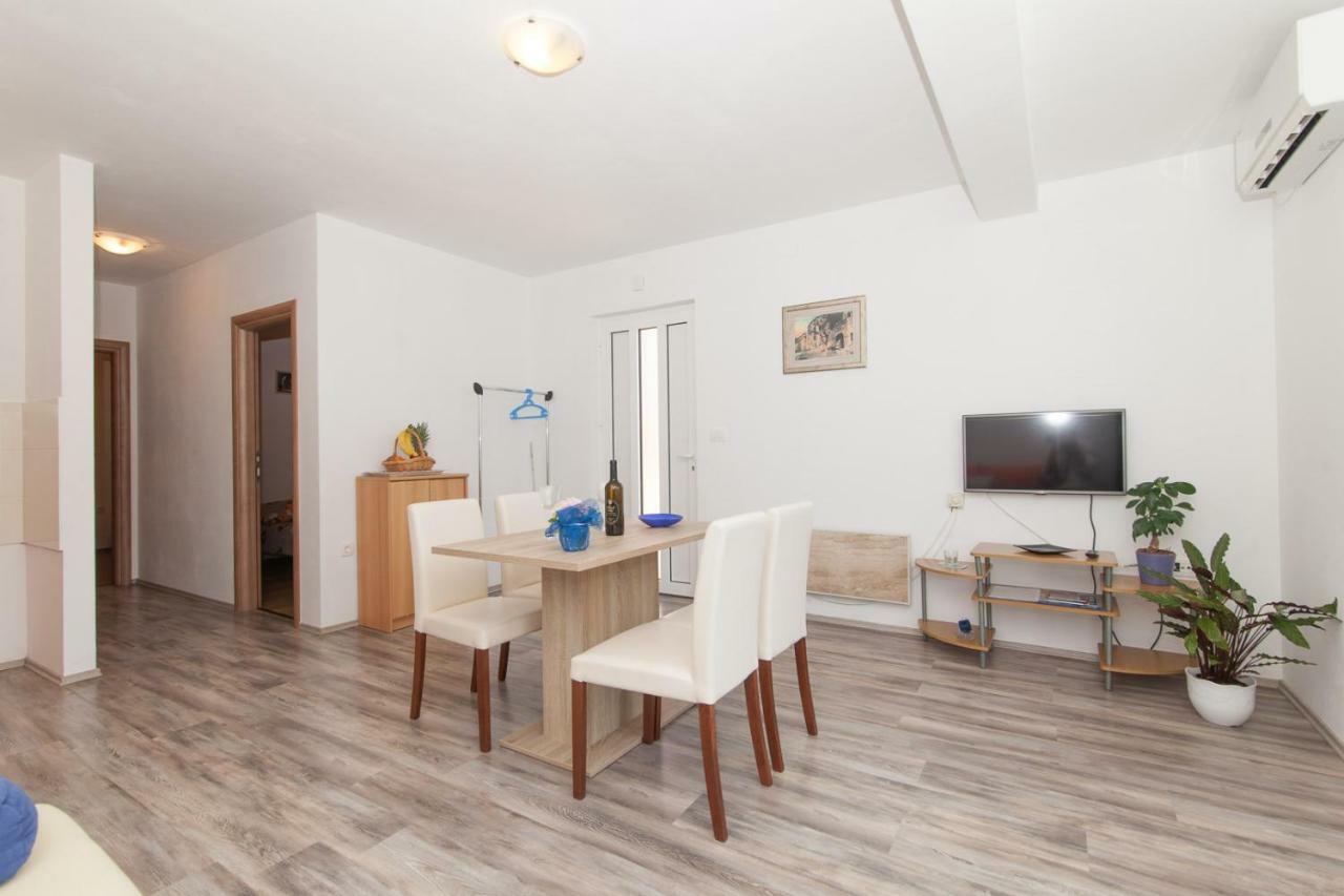 Apartments Timbar Grebastica Bagian luar foto