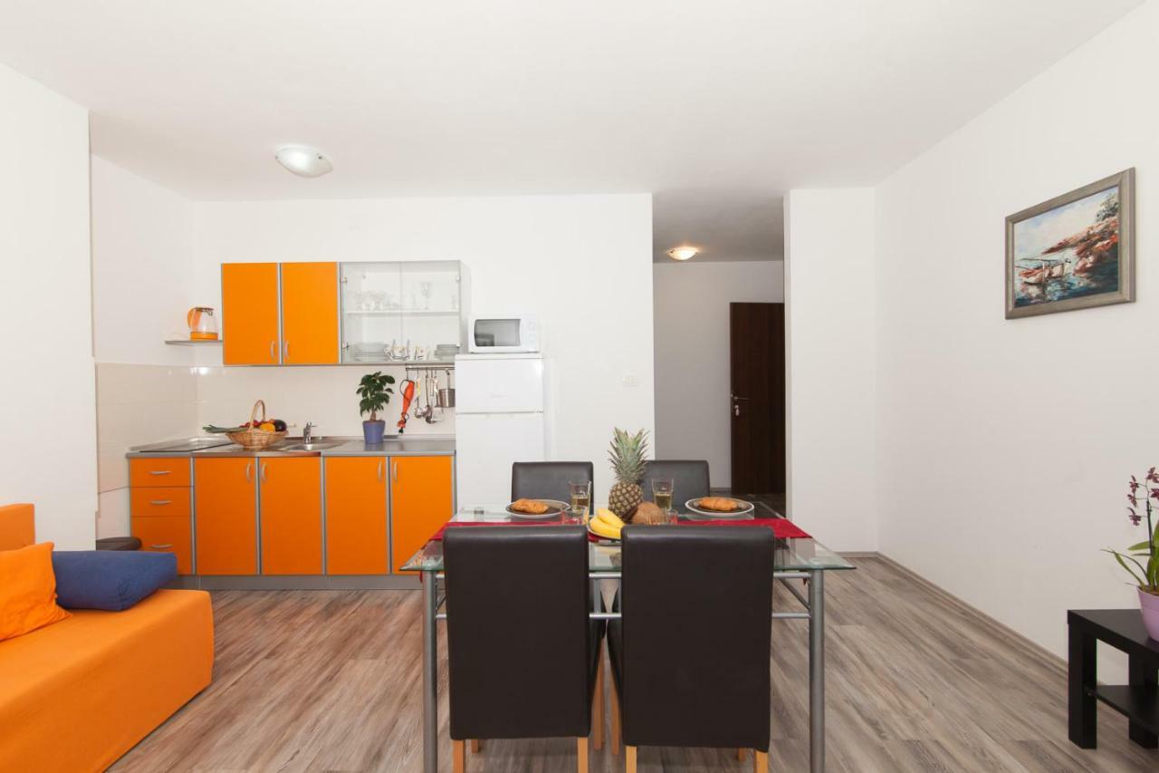Apartments Timbar Grebastica Bagian luar foto