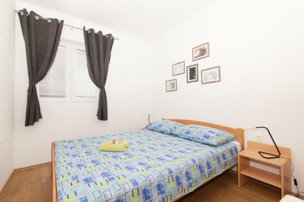 Apartments Timbar Grebastica Bagian luar foto