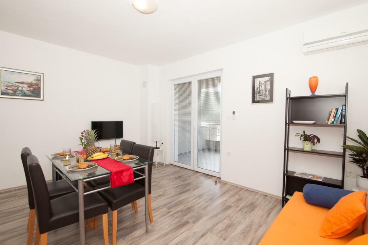 Apartments Timbar Grebastica Bagian luar foto