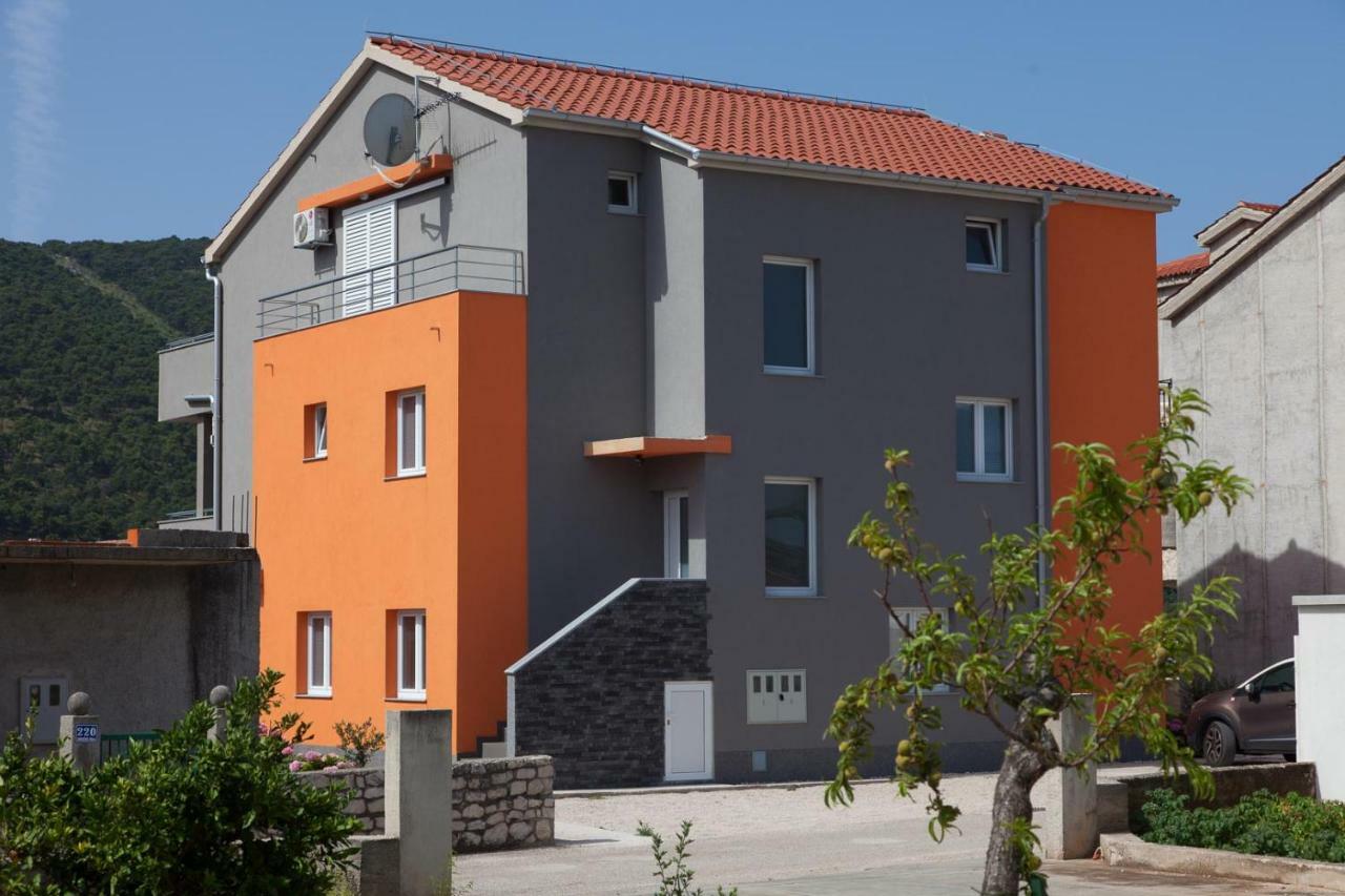 Apartments Timbar Grebastica Bagian luar foto